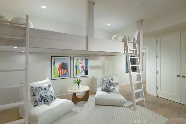 33 Bay Drive, Laguna Beach, CA 92651