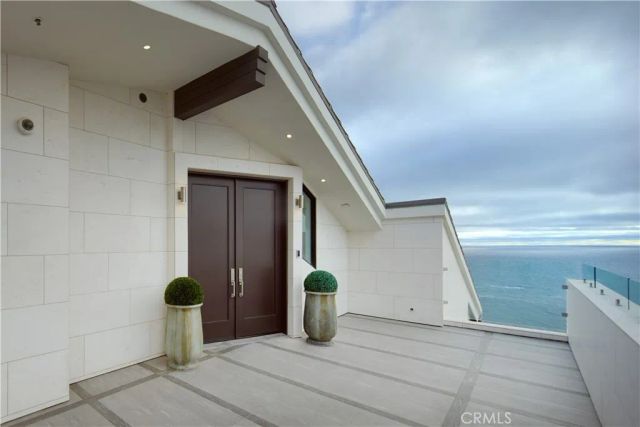 33 Bay Drive, Laguna Beach, CA 92651