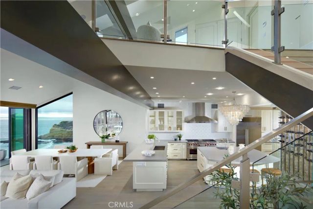 33 Bay Drive, Laguna Beach, CA 92651