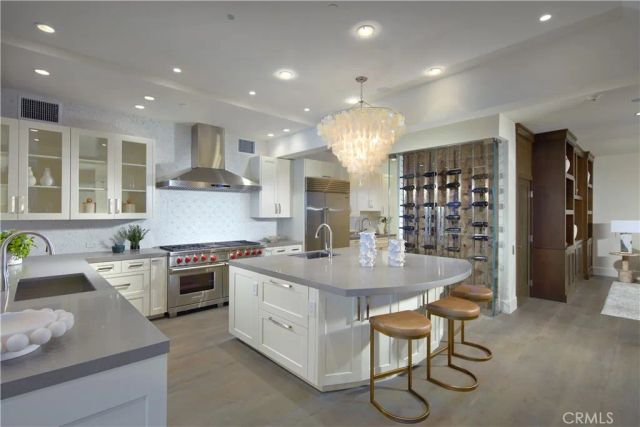 33 Bay Drive, Laguna Beach, CA 92651