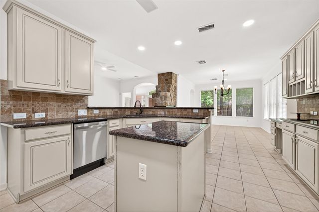 22 Westwinds Circle NE, The Woodlands, TX 77382
