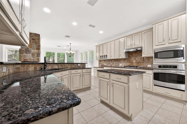 22 Westwinds Circle NE, The Woodlands, TX 77382