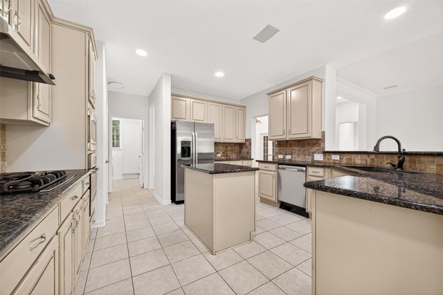 22 Westwinds Circle NE, The Woodlands, TX 77382