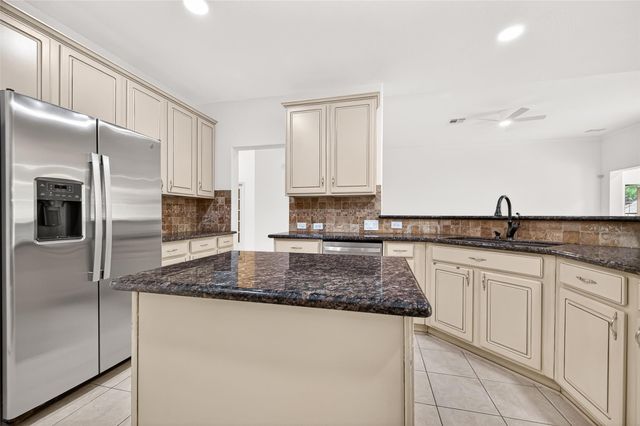 22 Westwinds Circle NE, The Woodlands, TX 77382