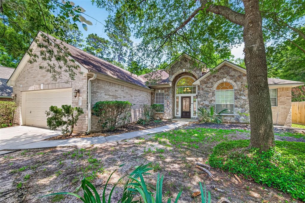 22 Westwinds Circle NE, The Woodlands, TX 77382