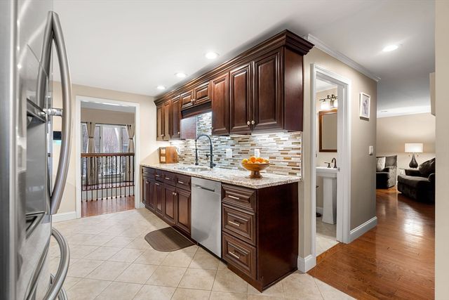 27 Woodland Park Dr 27, Haverhill, MA 01830