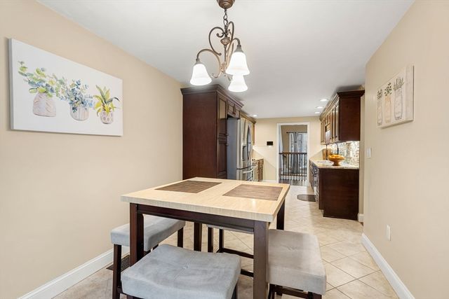 27 Woodland Park Dr 27, Haverhill, MA 01830