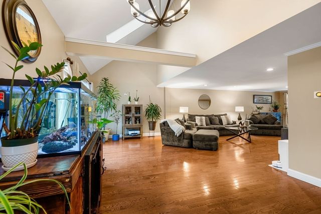 27 Woodland Park Dr 27, Haverhill, MA 01830