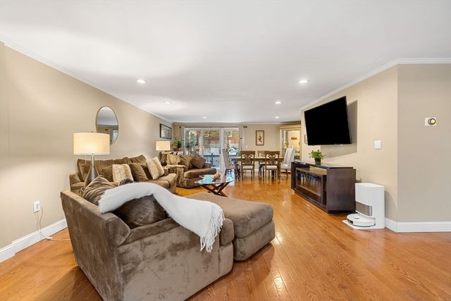 27 Woodland Park Dr 27, Haverhill, MA 01830