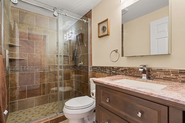 27 Woodland Park Dr 27, Haverhill, MA 01830