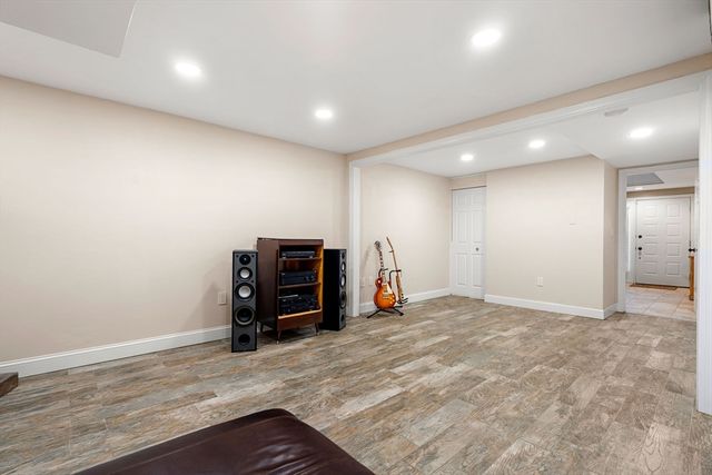 27 Woodland Park Dr 27, Haverhill, MA 01830