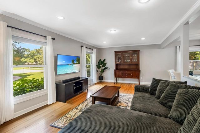 11550 N Meadowbrook DRIVE, Mequon, WI 53097