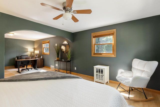 11550 N Meadowbrook DRIVE, Mequon, WI 53097