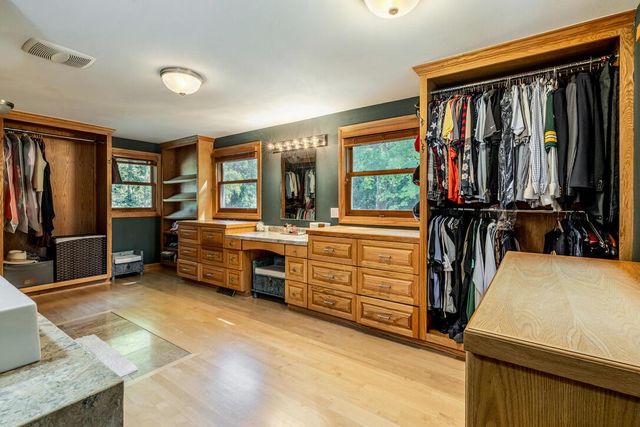 11550 N Meadowbrook DRIVE, Mequon, WI 53097