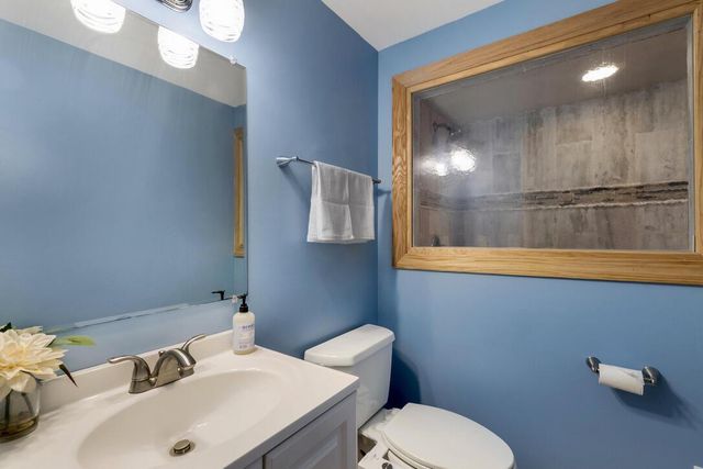 11550 N Meadowbrook DRIVE, Mequon, WI 53097