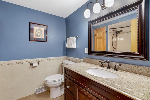 11550 N Meadowbrook DRIVE, Mequon, WI 53097