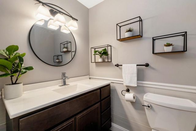 11550 N Meadowbrook DRIVE, Mequon, WI 53097
