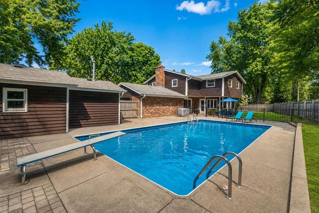 11550 N Meadowbrook DRIVE, Mequon, WI 53097