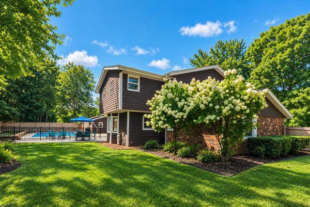 11550 N Meadowbrook DRIVE, Mequon, WI 53097