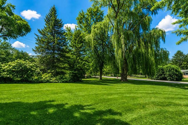 11550 N Meadowbrook DRIVE, Mequon, WI 53097