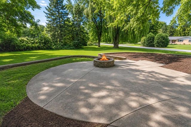 11550 N Meadowbrook DRIVE, Mequon, WI 53097