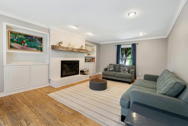 11550 N Meadowbrook DRIVE, Mequon, WI 53097