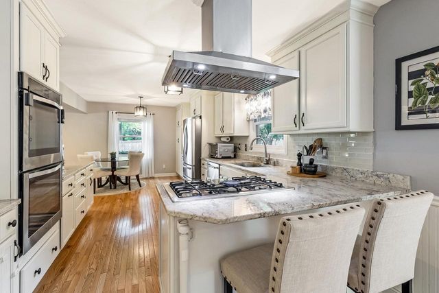 11550 N Meadowbrook DRIVE, Mequon, WI 53097