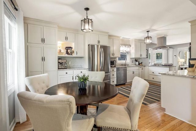 11550 N Meadowbrook DRIVE, Mequon, WI 53097