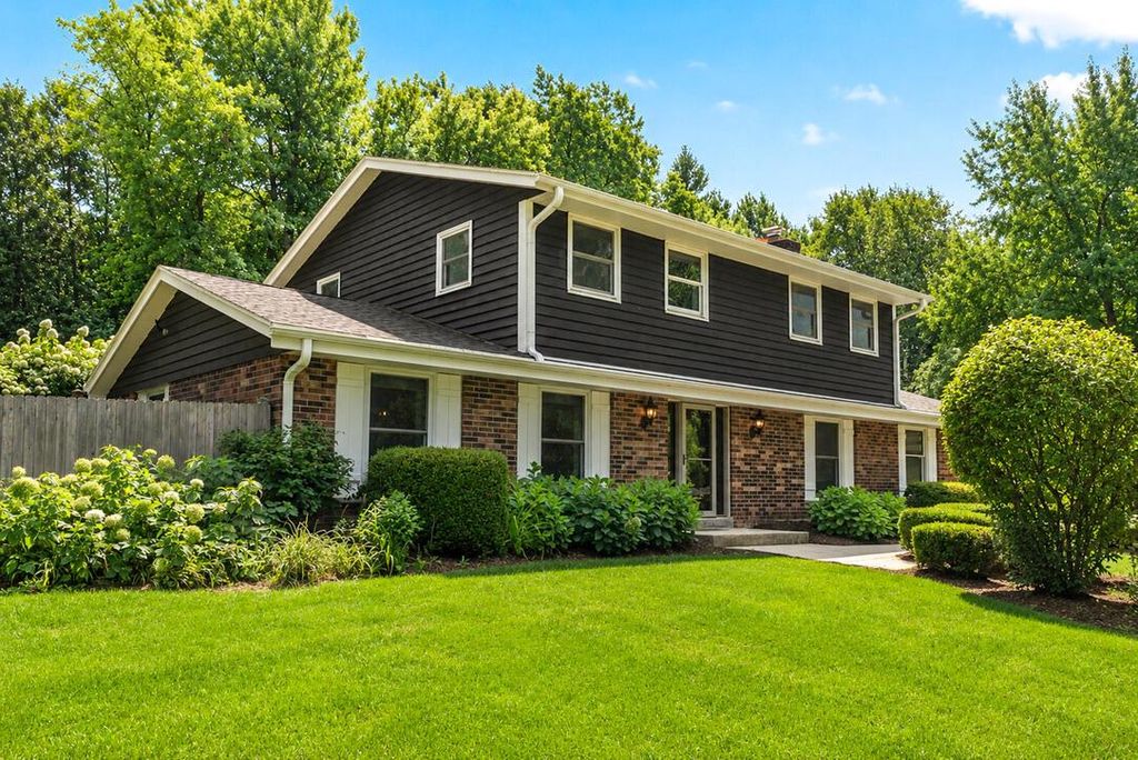 11550 N Meadowbrook DRIVE, Mequon, WI 53097