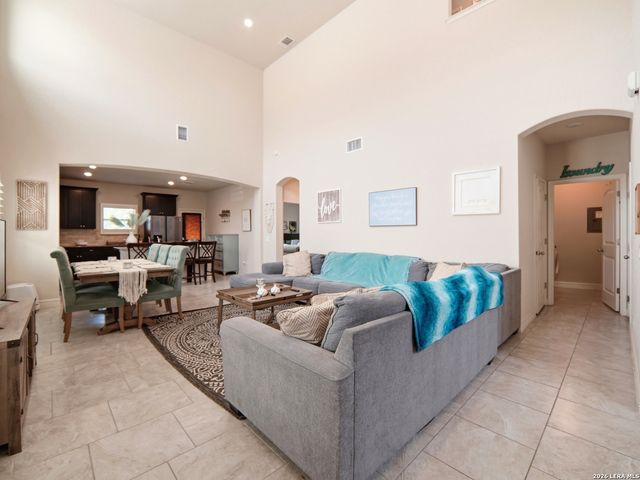 1215 Butterfly Post, San Antonio, TX 78245