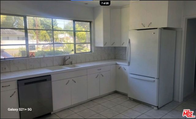 17402 Hart Street, Van Nuys (los Angeles), CA 91406
