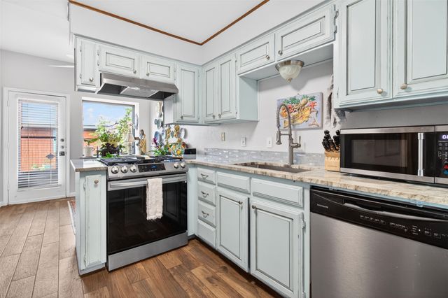 2017 Heatherbrook Drive, Grapevine, TX 76051