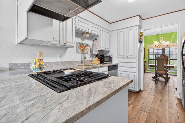 2017 Heatherbrook Drive, Grapevine, TX 76051
