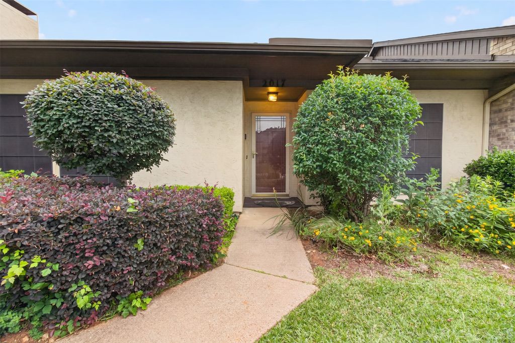2017 Heatherbrook Drive, Grapevine, TX 76051