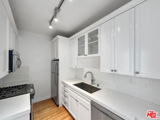 1220 N La Cienega Boulevard F-2, West Hollywood, CA 90069