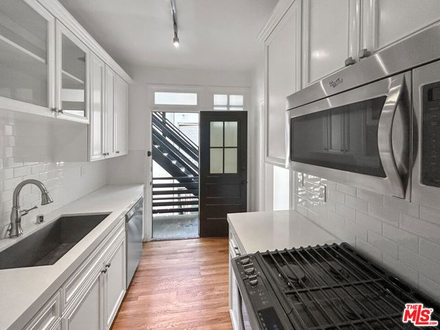 1220 N La Cienega Boulevard F-2, West Hollywood, CA 90069