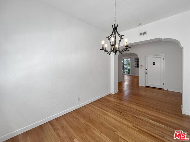 1220 N La Cienega Boulevard F-2, West Hollywood, CA 90069