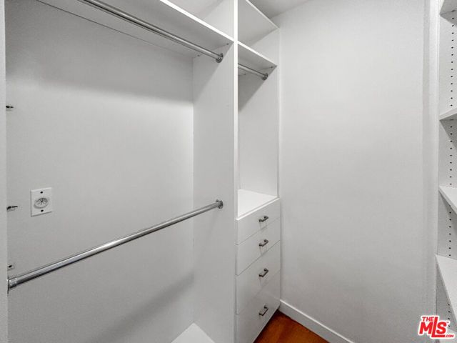 1220 N La Cienega Boulevard F-2, West Hollywood, CA 90069