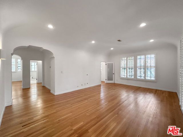 1220 N La Cienega Boulevard F-2, West Hollywood, CA 90069