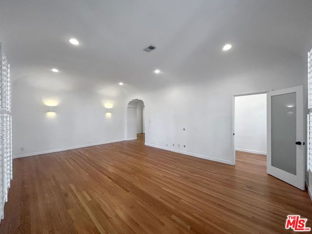 1220 N La Cienega Boulevard F-2, West Hollywood, CA 90069