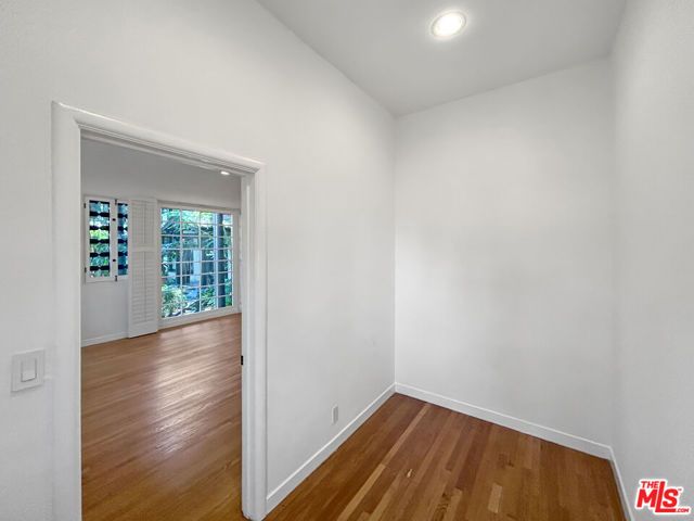 1220 N La Cienega Boulevard F-2, West Hollywood, CA 90069