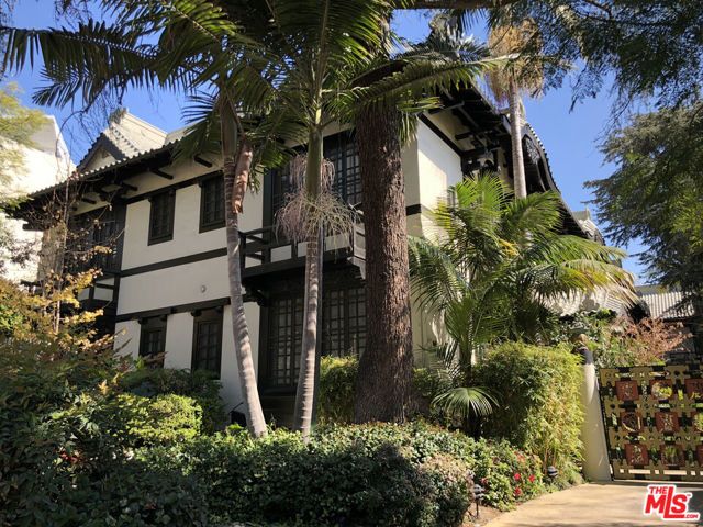 1220 N La Cienega Boulevard F-2, West Hollywood, CA 90069