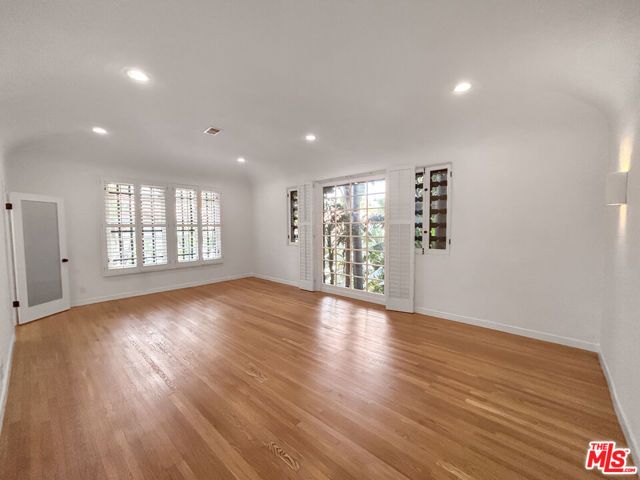 1220 N La Cienega Boulevard F-2, West Hollywood, CA 90069