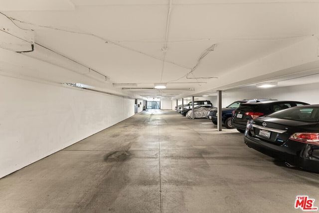 1220 N La Cienega Boulevard F-2, West Hollywood, CA 90069