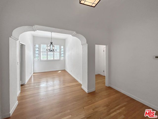 1220 N La Cienega Boulevard F-2, West Hollywood, CA 90069