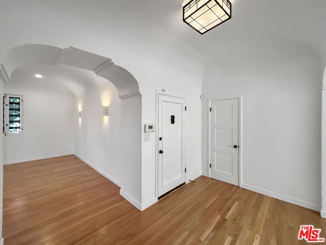 1220 N La Cienega Boulevard F-2, West Hollywood, CA 90069