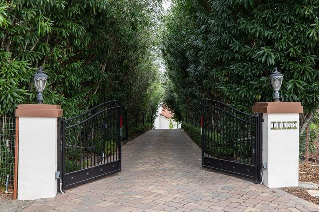 11637 Rebecca Lane, Los Altos Hills, CA 94024