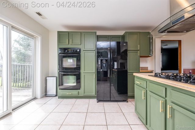 51 Hamata Avenue, Hazel Park, MI 48030