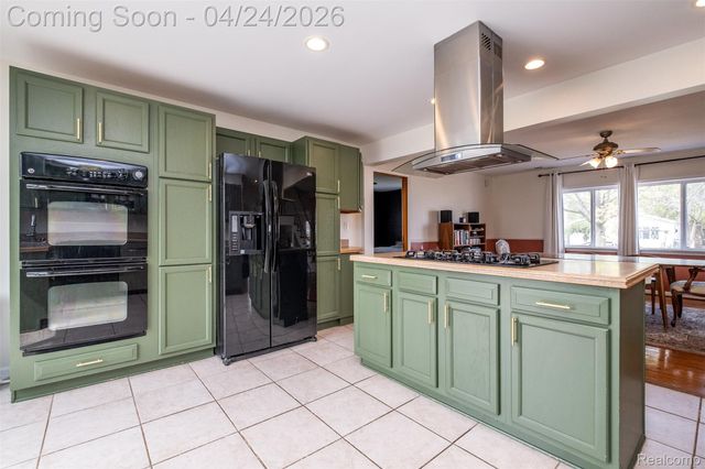 51 Hamata Avenue, Hazel Park, MI 48030