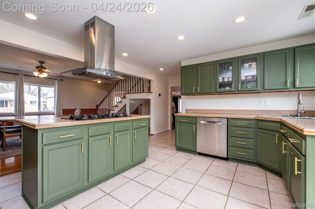 51 Hamata Avenue, Hazel Park, MI 48030